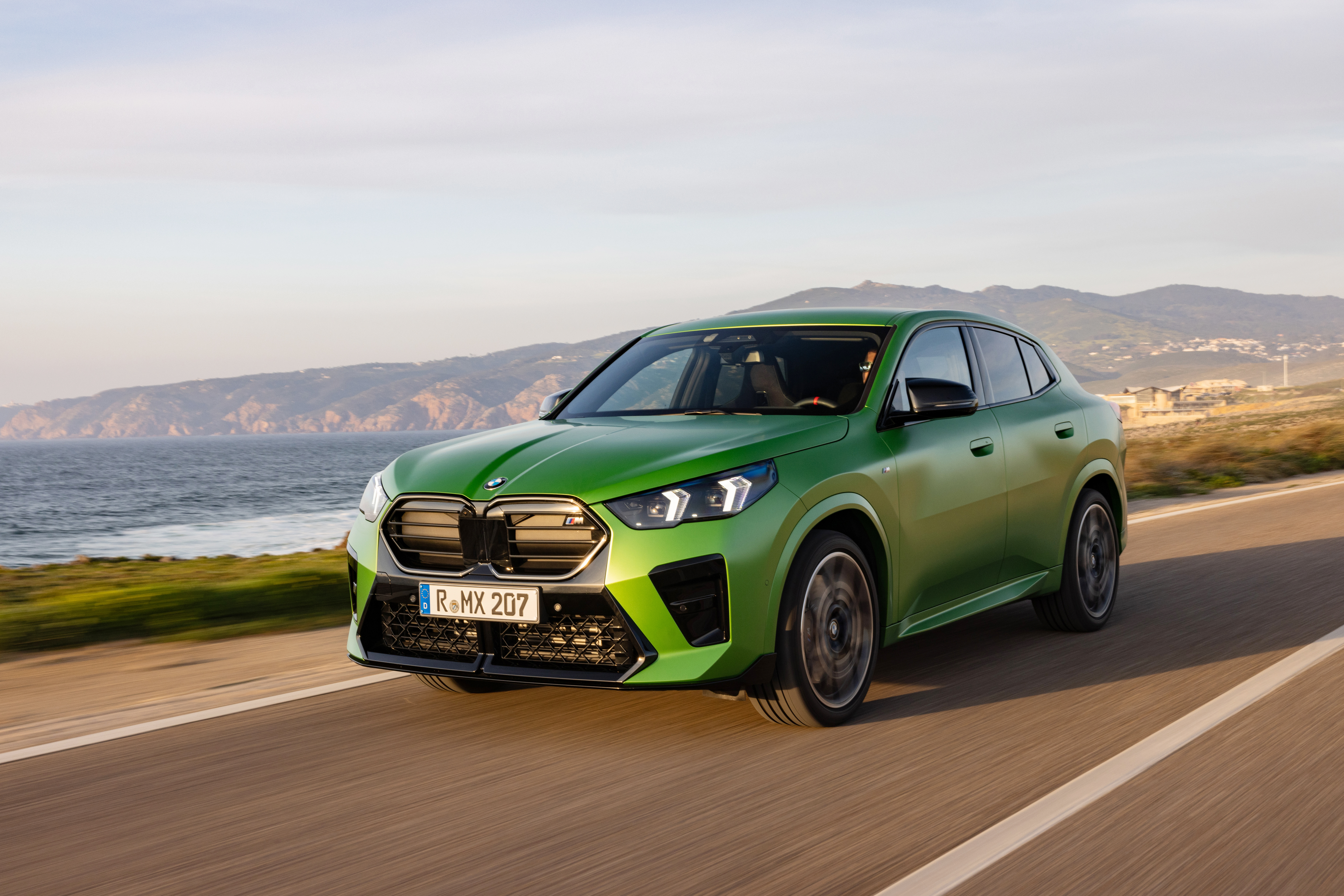 P90540124_highRes_the-new-bmw-x2-m35i-
